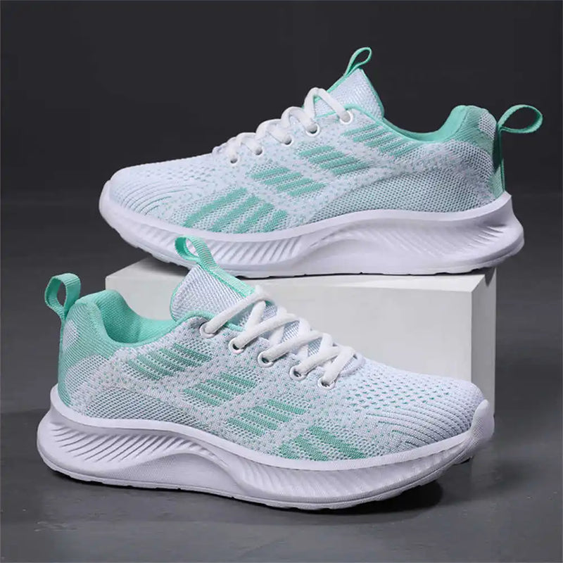 Tênis de corrida feminino verde primavera .